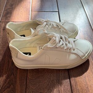 Veja Women's White esplar Sneakers sz 36 guc